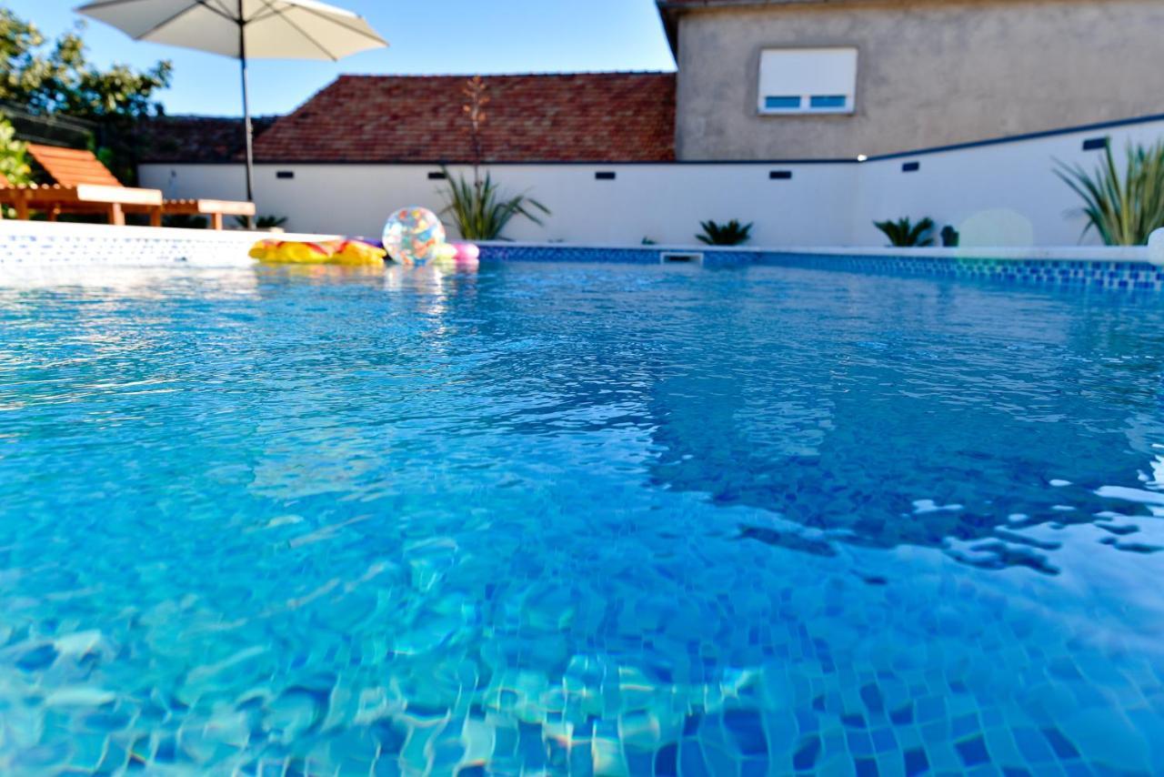 Villa Navita Augustinus With Pool Debeljak Exterior photo